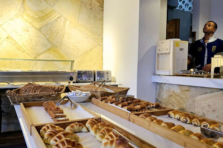 Breakfast/Coffee Service 102 of 127