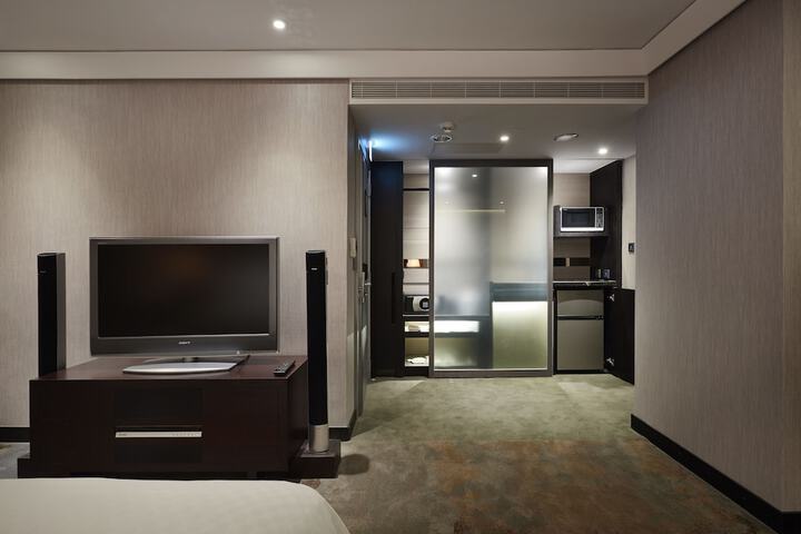 Room 15 of 80
