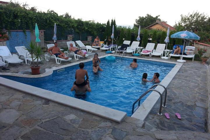 Pool 19 of 23