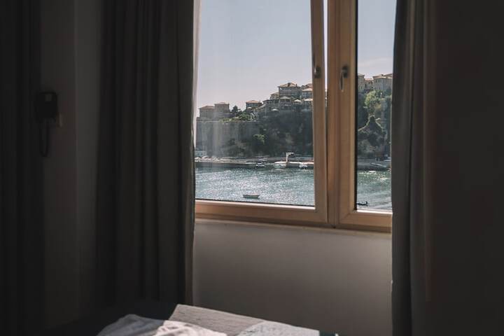 Room 3 of 108