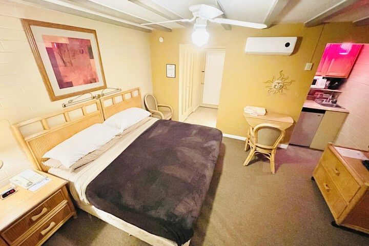 Studio King Bed Patio Kitchenette (47 of 51)