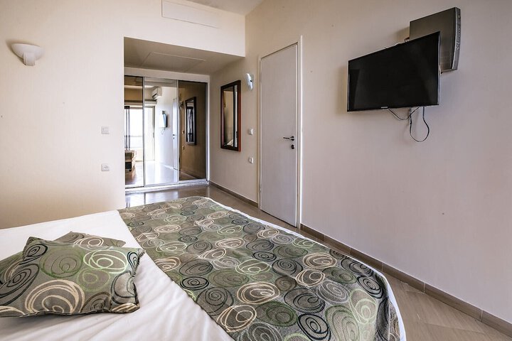 Room 35 of 104