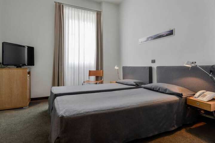 Room 9 of 15