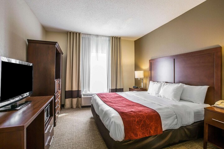 1 King Bed Suite (17 of 18)