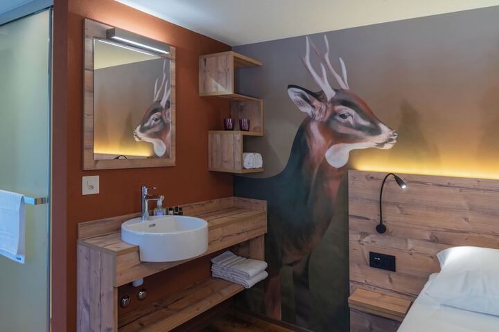 Room 15 of 125
