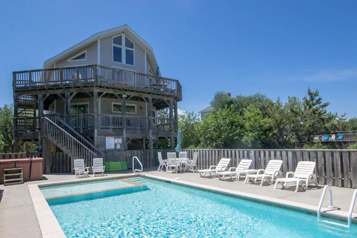 Keepsake - Corolla Whalehead, 435 Yds to Beach, Pool w / Kiddie Pool, Hot Tub, Pets OK, Flex Stays in Corolla, NC