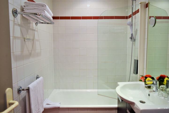 Room 20 of 49