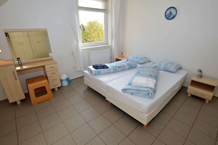 Room 5 of 48
