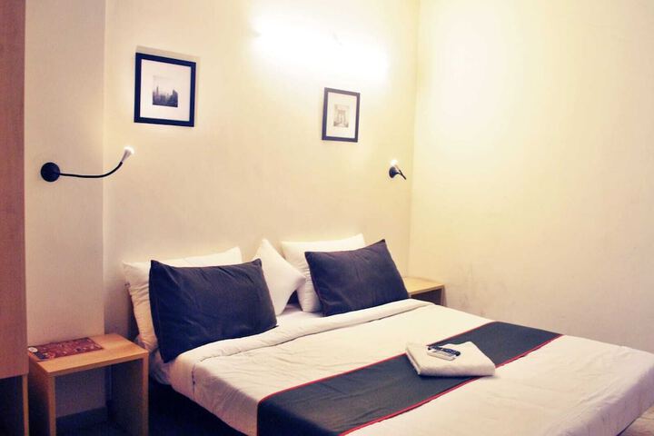 Room 7 of 18