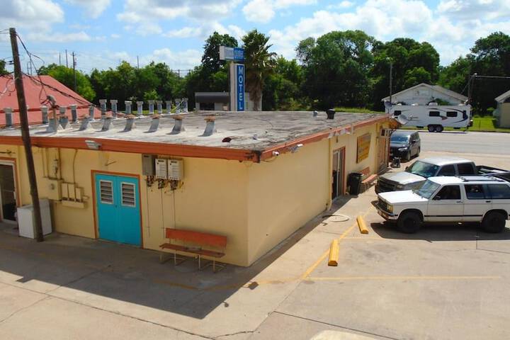 Property Grounds 36 of 47