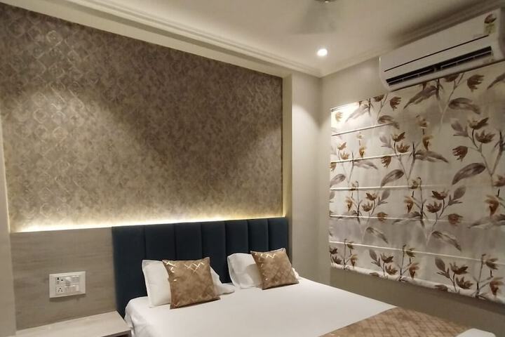 Room 5 of 14