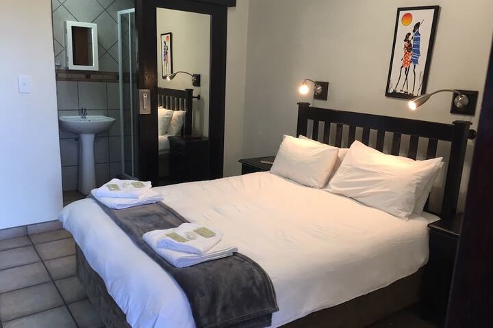 Room 5 of 32