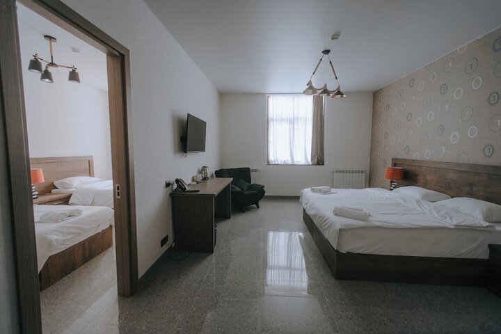 Room 7 of 14
