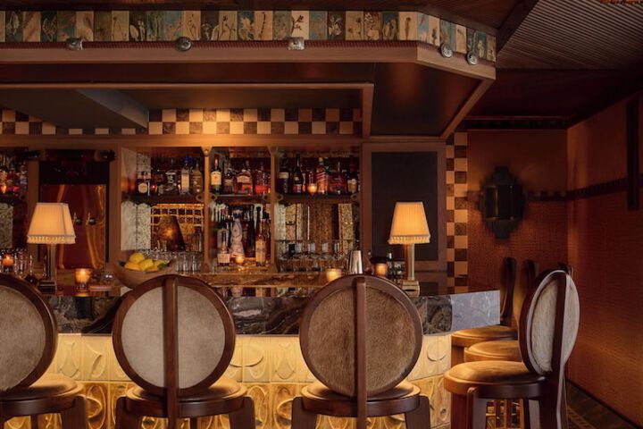 Lounge 62 of 63