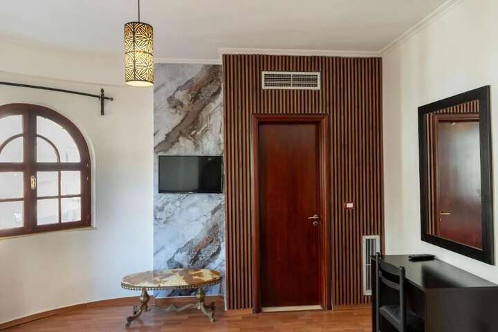 Room 34 of 100