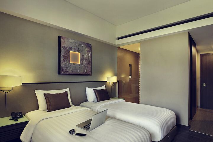 Room 10 of 111