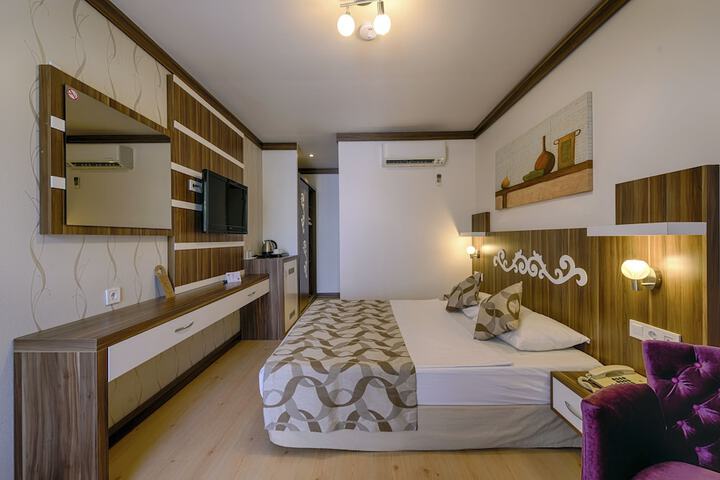 Room 13 of 48