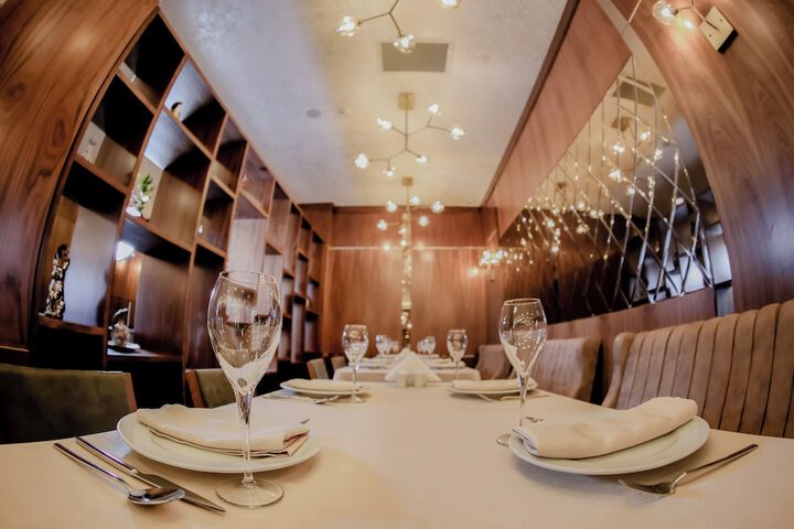 Dining 17 of 24