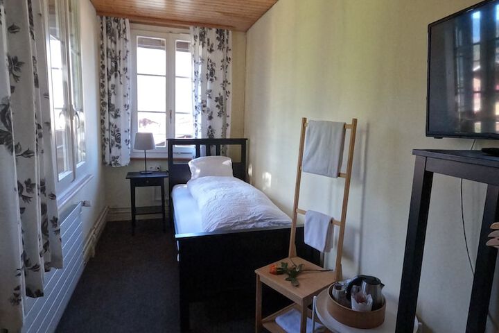 Room 12 of 173