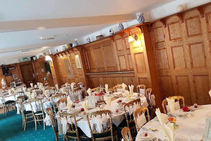Ballroom/Hall 26 of 28