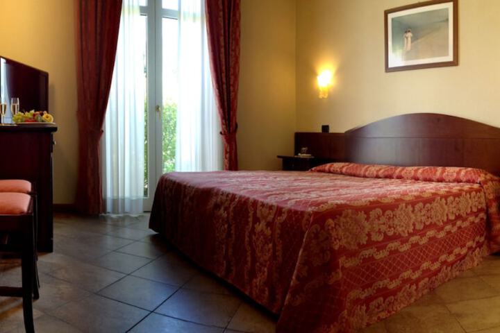 Room 5 of 49