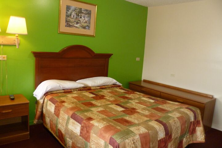 Room 11 of 33