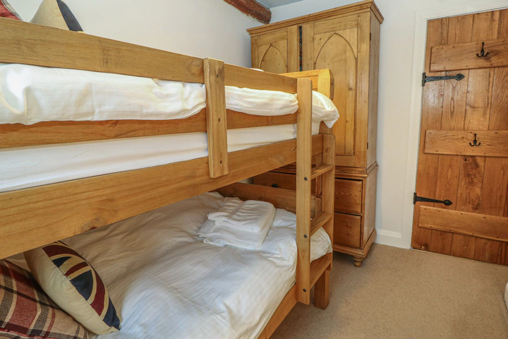 Room 5 of 10