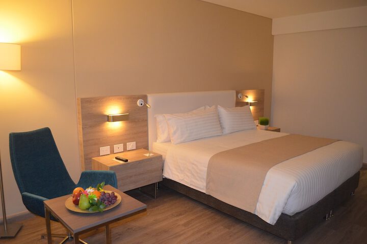 Room 10 of 103