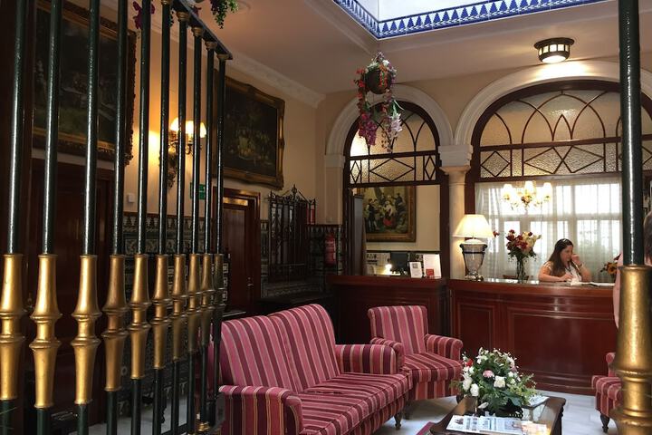 Entrance & Lobby