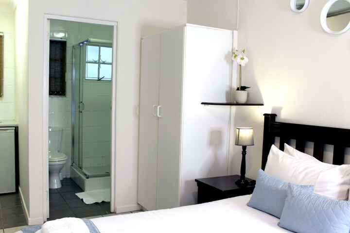 Room 27 of 38