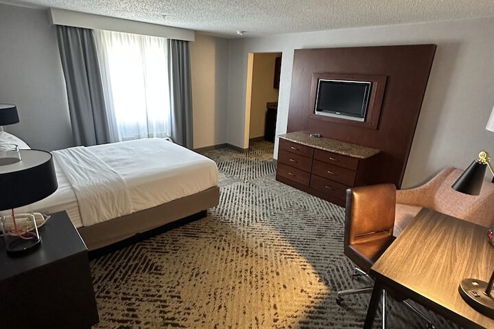 1 Queen Bed (5 of 18)