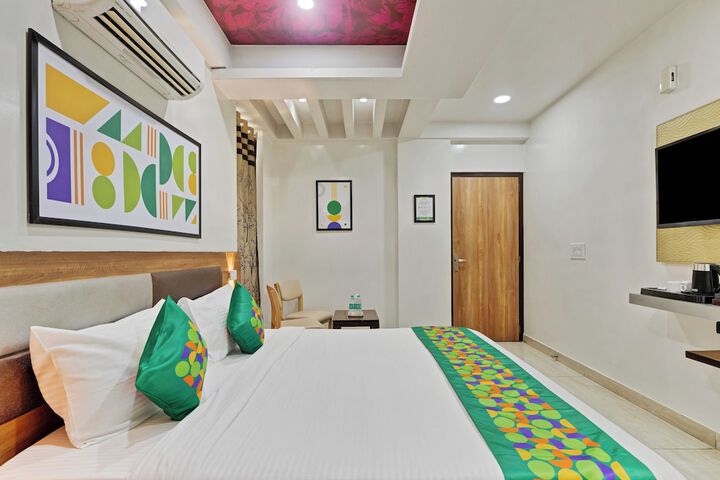 Room 13 of 40
