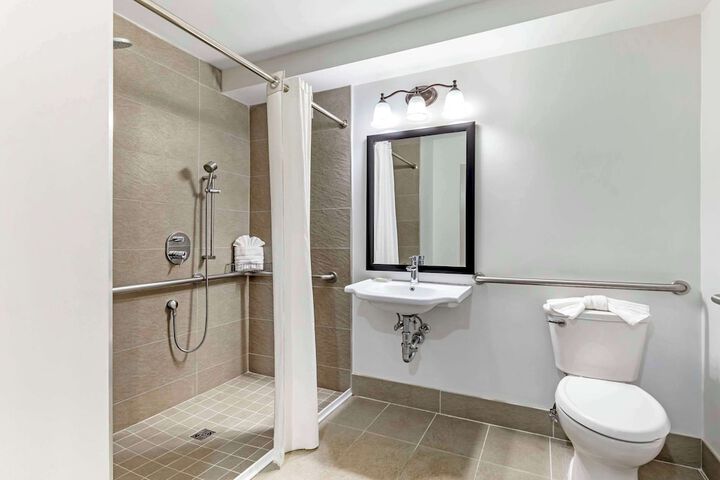 2 Queen Beds Accessible (11 of 12)