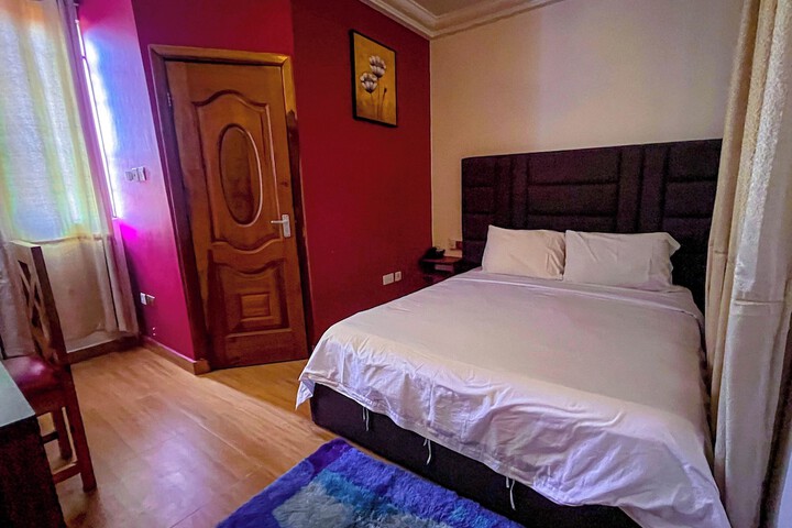 Room 4 of 24