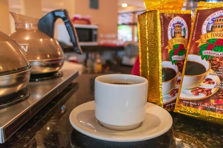 Breakfast/Coffee Service 26 of 68