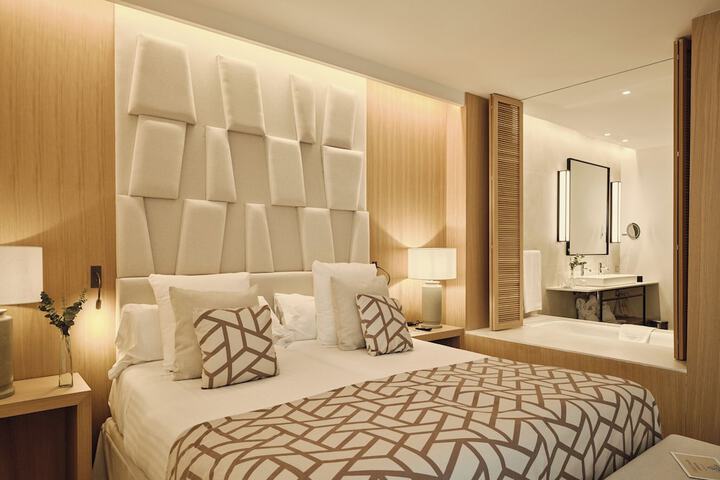 Room 11 of 71