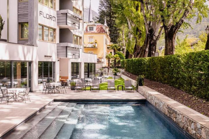 Flora Hotel & Suites