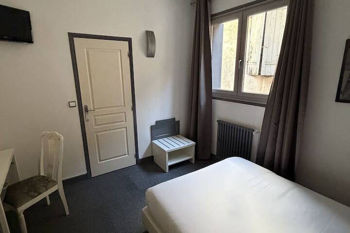 Room 15 of 42