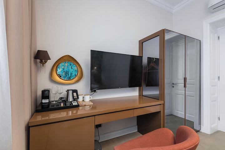 Room 70 of 208