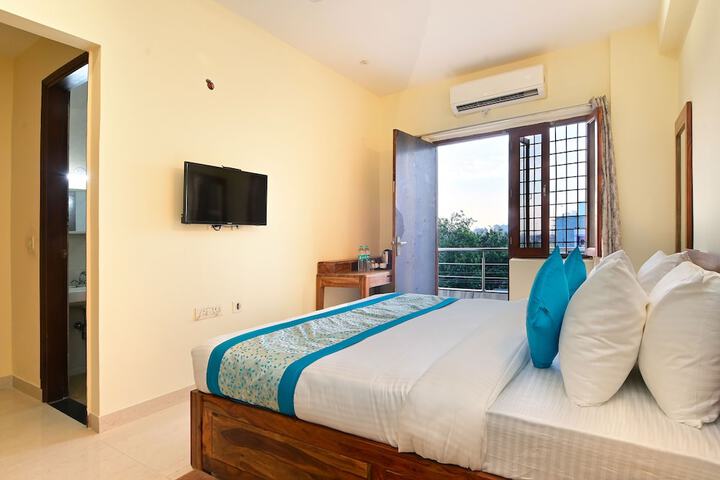 Room 4 of 5