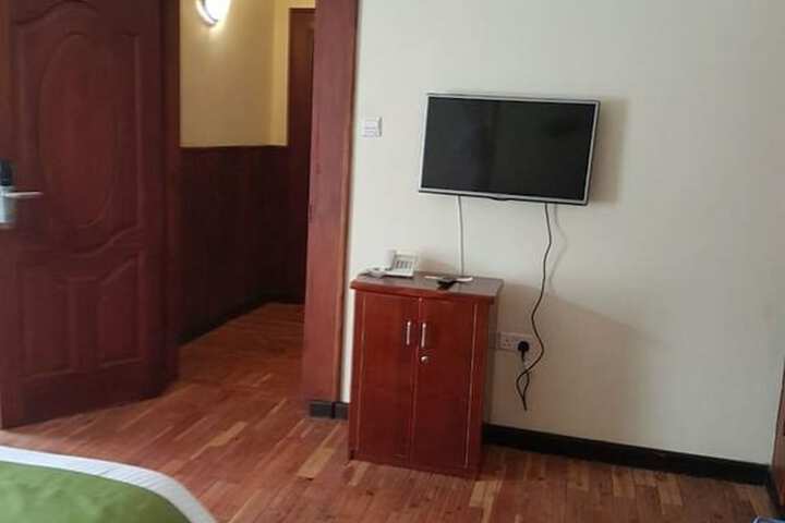 Room 4 of 43