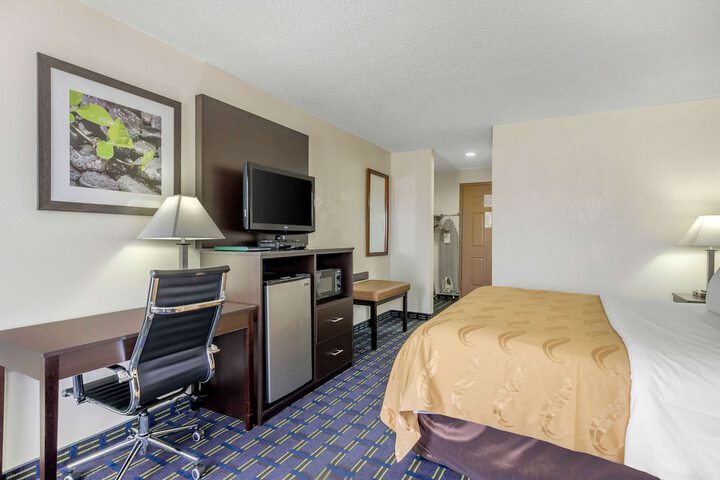 1 King Bed (6 of 6)