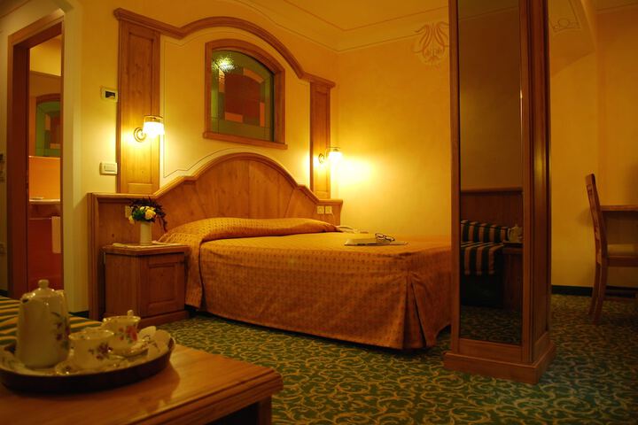 Room 6 of 68