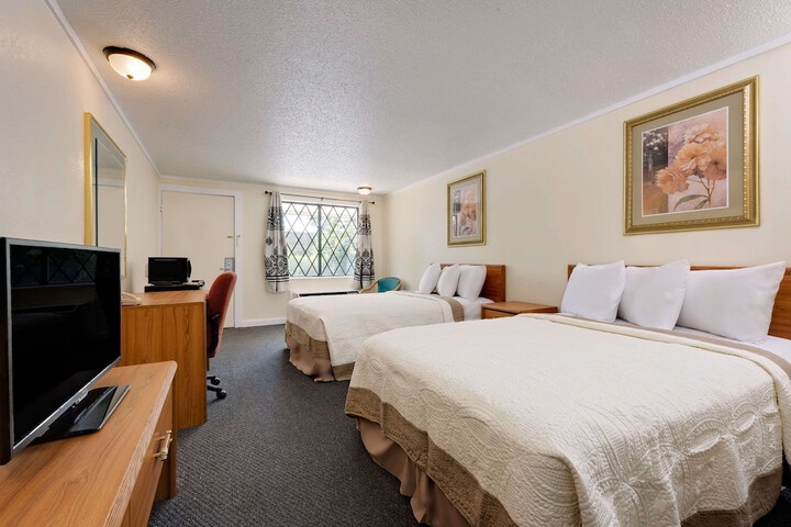 2 Double Beds (2 of 5)