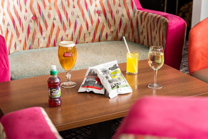Lounge 90 of 118