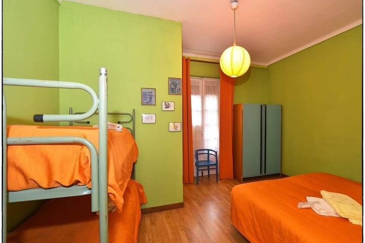 Room 2 of 31