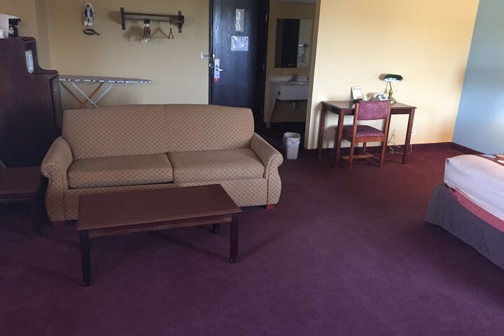 1 King Bed Studio Suite (2 of 6)
