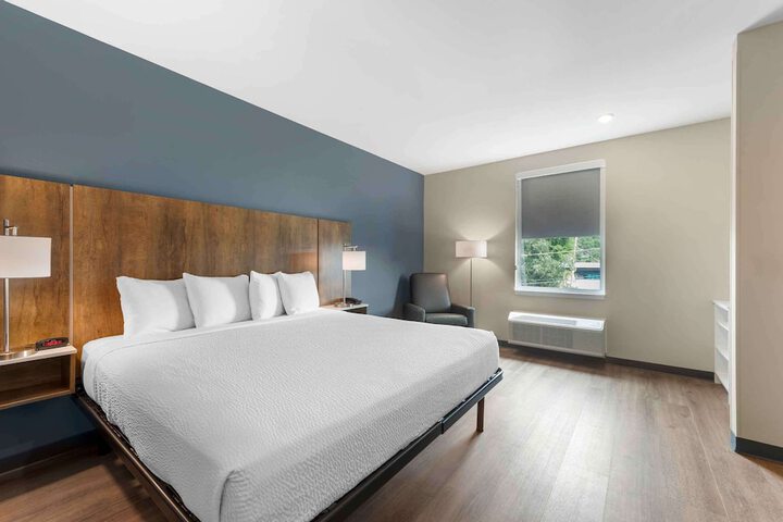 Standard Studio 1 King Bed (4 of 5)
