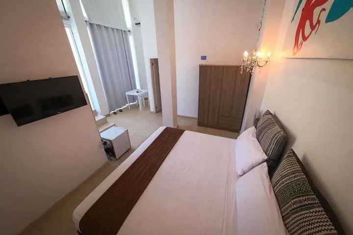 Room 5 of 20
