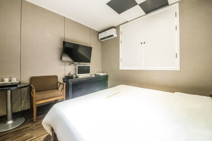 Room 18 of 39